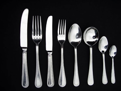 Stainless steel cutlery set